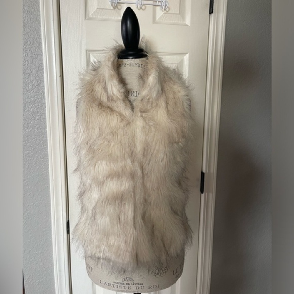 Ci Sono Faux Fur Collection White With Some Black Grey Vest Size Small